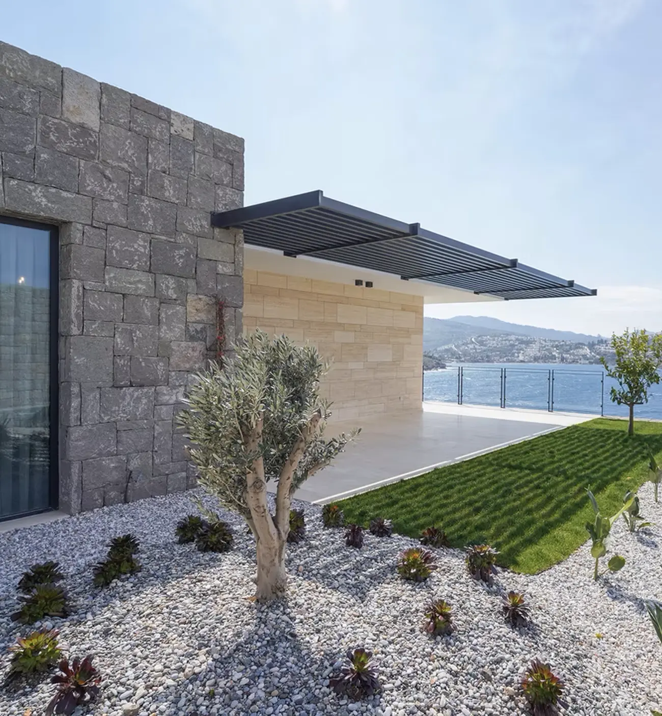 Sofistike Mimari ve Özgün Peyzaj Tasarımı
            